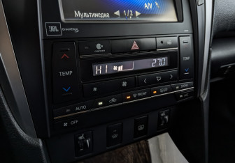 Подержанный автомобиль Toyota Camry Sedan 2015 года (26 фото)
