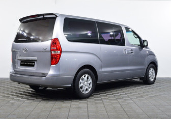 Подержанный автомобиль Hyundai Grand Starex 2011 года (4 фото)