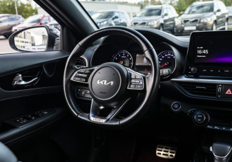 Подержанный автомобиль Kia K3 Hatchback 2021 года (10 фото)