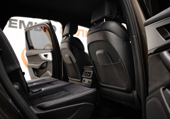 Подержанный автомобиль Audi Q7 2016 года (33 фото)