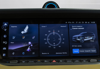 Подержанный автомобиль Voyah Free 2024 года (18 фото)