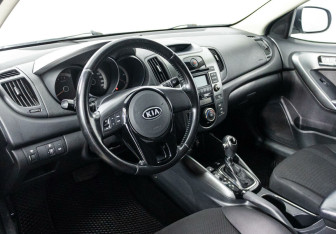 Подержанный автомобиль Kia Cerato Sedan 2012 года (7 фото)