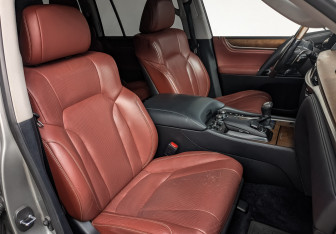 Подержанный автомобиль Lexus LX 2017 года (23 фото)