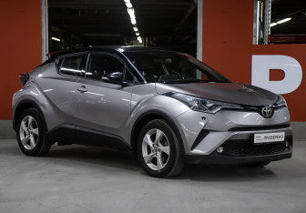 Подержанный автомобиль Toyota C-HR 2019 года (3 фото)