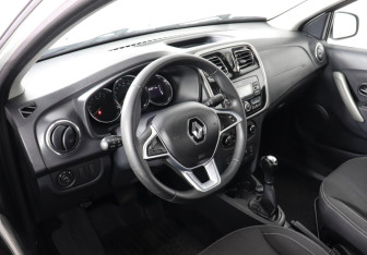Подержанный автомобиль Renault Logan Sedan 2019 года (9 фото)