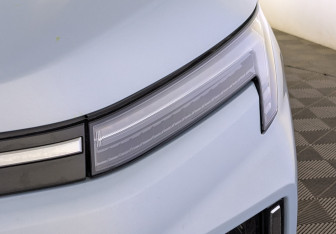 Подержанный автомобиль Москвич 3е 2023 года (11 фото)