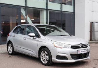 Подержанный автомобиль Citroen C4 Hatchback 2012 года (3 фото)