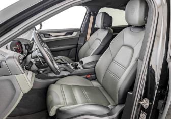 Подержанный автомобиль Porsche Cayenne 2023 года (20 фото)