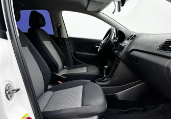 Подержанный автомобиль Volkswagen Polo Sedan 2012 года (10 фото)