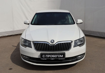 Подержанный автомобиль Skoda Superb Liftback 2013 года (2 фото)