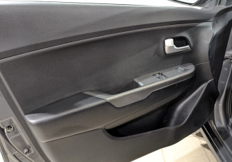 Подержанный автомобиль Kia Rio Sedan 2015 года (19 фото)