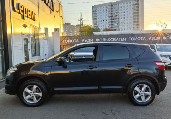 Подержанный автомобиль Nissan Qashqai 2011 года (8 фото)