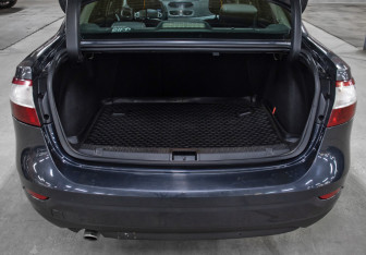 Подержанный автомобиль Renault Fluence 2010 года (10 фото)