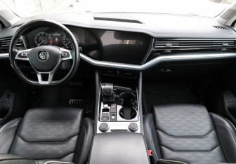 Подержанный автомобиль Volkswagen Touareg 2020 года (15 фото)