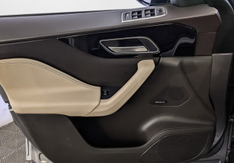 Подержанный автомобиль Jaguar F-Pace 2019 года (19 фото)