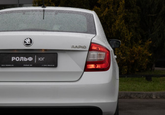Подержанный автомобиль Skoda Rapid Liftback 2016 года (20 фото)