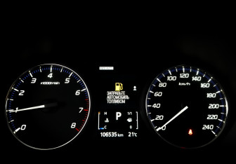 Подержанный автомобиль Mitsubishi Outlander 2017 года (13 фото)