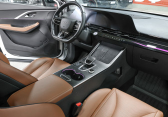 Подержанный автомобиль Omoda C5 2022 года (11 фото)
