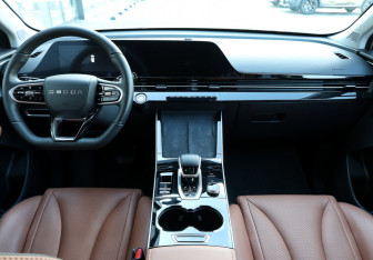 Подержанный автомобиль Omoda C5 2023 года (14 фото)