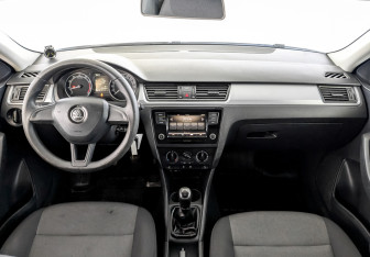 Подержанный автомобиль Skoda Rapid Liftback 2017 года (14 фото)