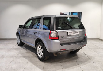 Подержанный автомобиль Land Rover Freelander 2012 года (7 фото)