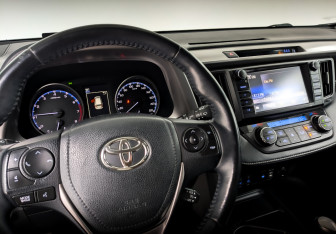 Подержанный автомобиль Toyota RAV4 2018 года (27 фото)