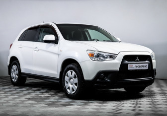 Подержанный автомобиль Mitsubishi ASX 2010 года (3 фото)