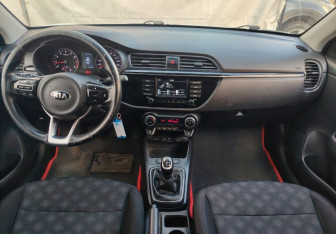 Подержанный автомобиль Kia Rio Sedan 2017 года (9 фото)