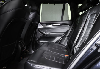 Подержанный автомобиль BMW X3 2019 года (12 фото)