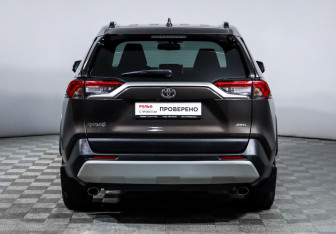 Подержанный автомобиль Toyota RAV4 2021 года (6 фото)