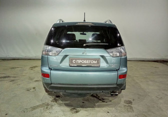 Подержанный автомобиль Mitsubishi Outlander 2006 года (6 фото)