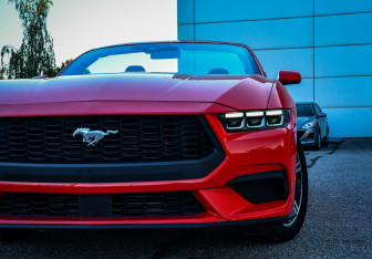 Подержанный автомобиль Ford Mustang Convertible 2024 года (28 фото)