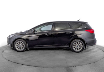 Подержанный автомобиль Ford Focus Wagon 2017 года (8 фото)