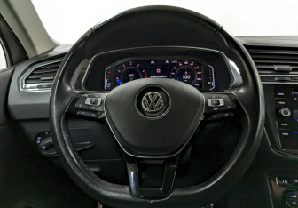 Подержанный автомобиль Volkswagen Tiguan 2019 года (25 фото)