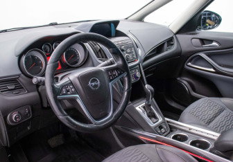 Подержанный автомобиль Opel Zafira Compactvan 2013 года (9 фото)