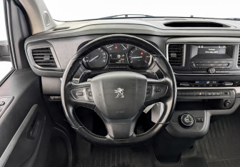 Подержанный автомобиль Peugeot Traveller 2021 года (22 фото)