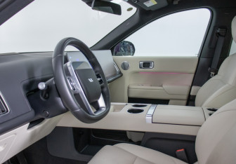 Подержанный автомобиль LiXiang L9 2023 года (8 фото)