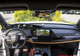 Подержанный автомобиль Changan UNI-K 2023 года (12 фото)