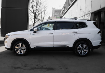 Подержанный автомобиль Geely Okavango 2022 года (8 фото)