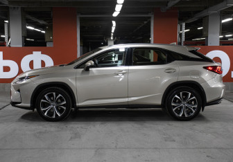 Подержанный автомобиль Lexus RX 2019 года (8 фото)