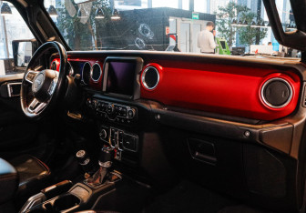 Подержанный автомобиль Jeep Gladiator 2022 года (8 фото)