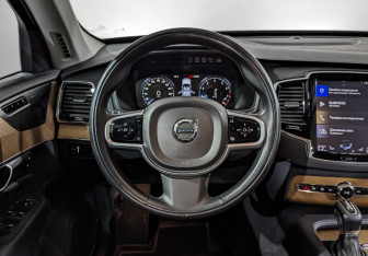 Подержанный автомобиль Volvo XC90 2018 года (22 фото)