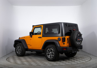 Подержанный автомобиль Jeep Wrangler 2012 года (7 фото)