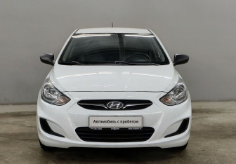 Подержанный автомобиль Hyundai Solaris Hatchback 2011 года (2 фото)