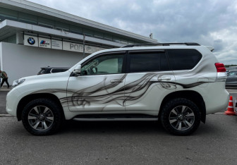 Подержанный автомобиль Toyota Land Cruiser Prado 2012 года (8 фото)