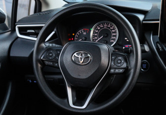 Подержанный автомобиль Toyota Corolla Sedan 2022 года (11 фото)