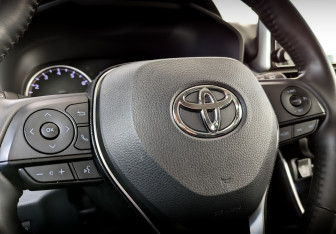 Подержанный автомобиль Toyota RAV4 2021 года (25 фото)