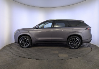 Подержанный автомобиль Jaecoo J8 2024 года (8 фото)