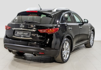 Подержанный автомобиль Infiniti QX70 2014 года (5 фото)