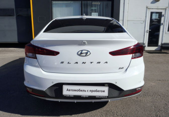 Подержанный автомобиль Hyundai Elantra Sedan 2019 года (6 фото)